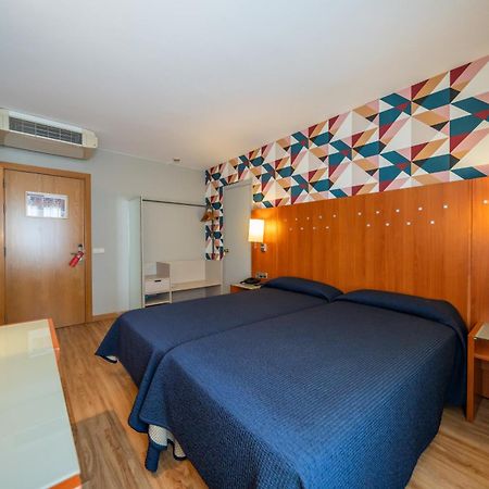 Hotel J. Balmes Vic Eksteriør bilde