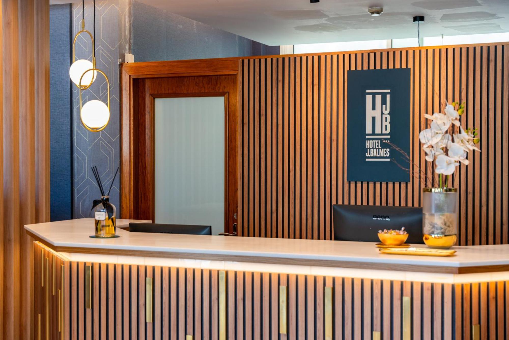 Hotel J. Balmes Vic Eksteriør bilde