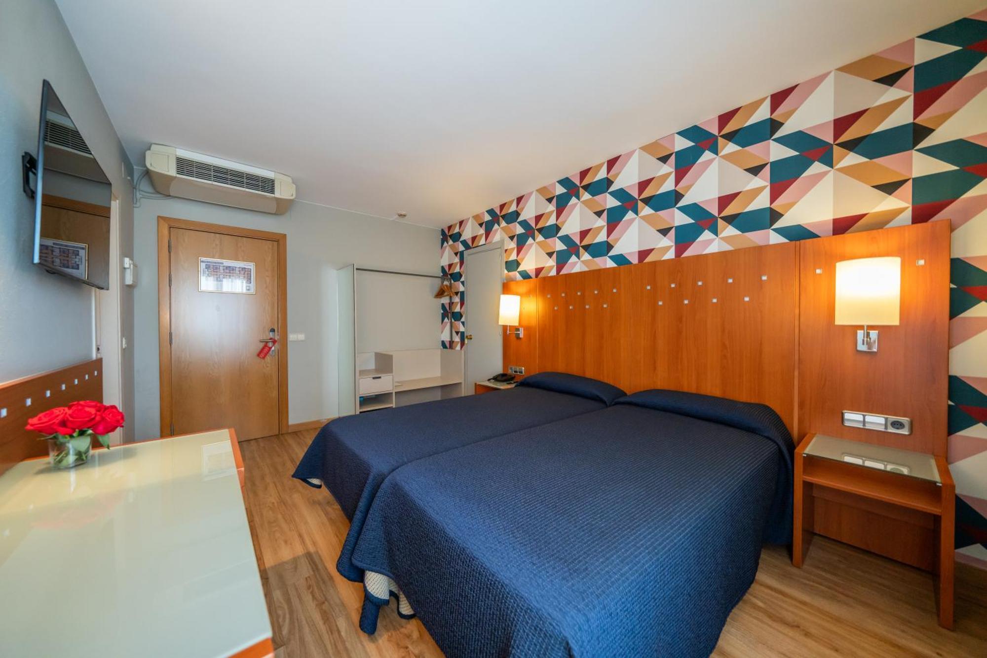 Hotel J. Balmes Vic Eksteriør bilde