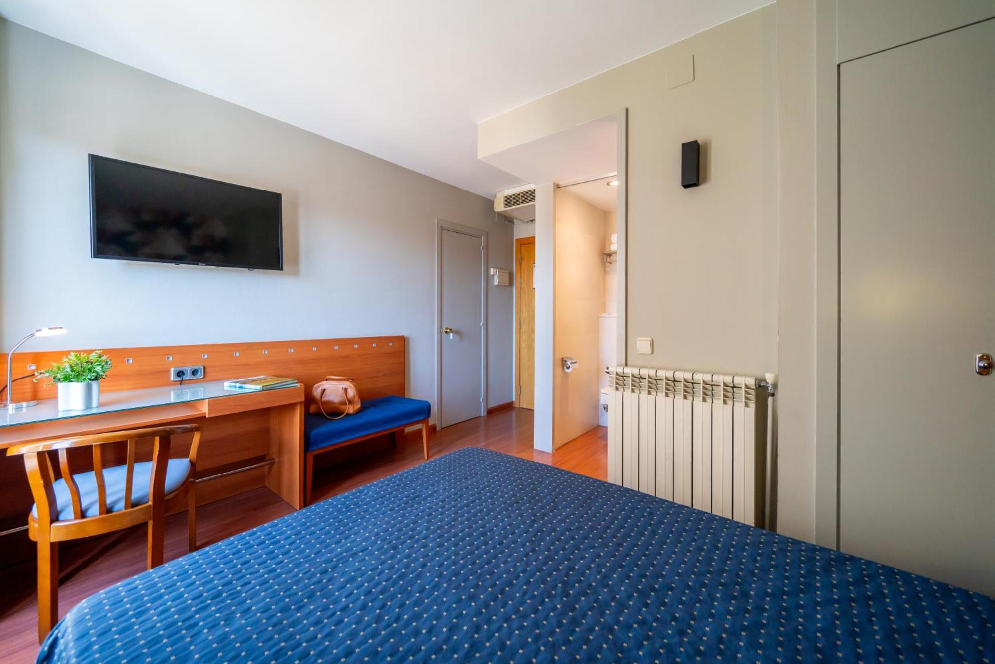 Hotel J. Balmes Vic Eksteriør bilde