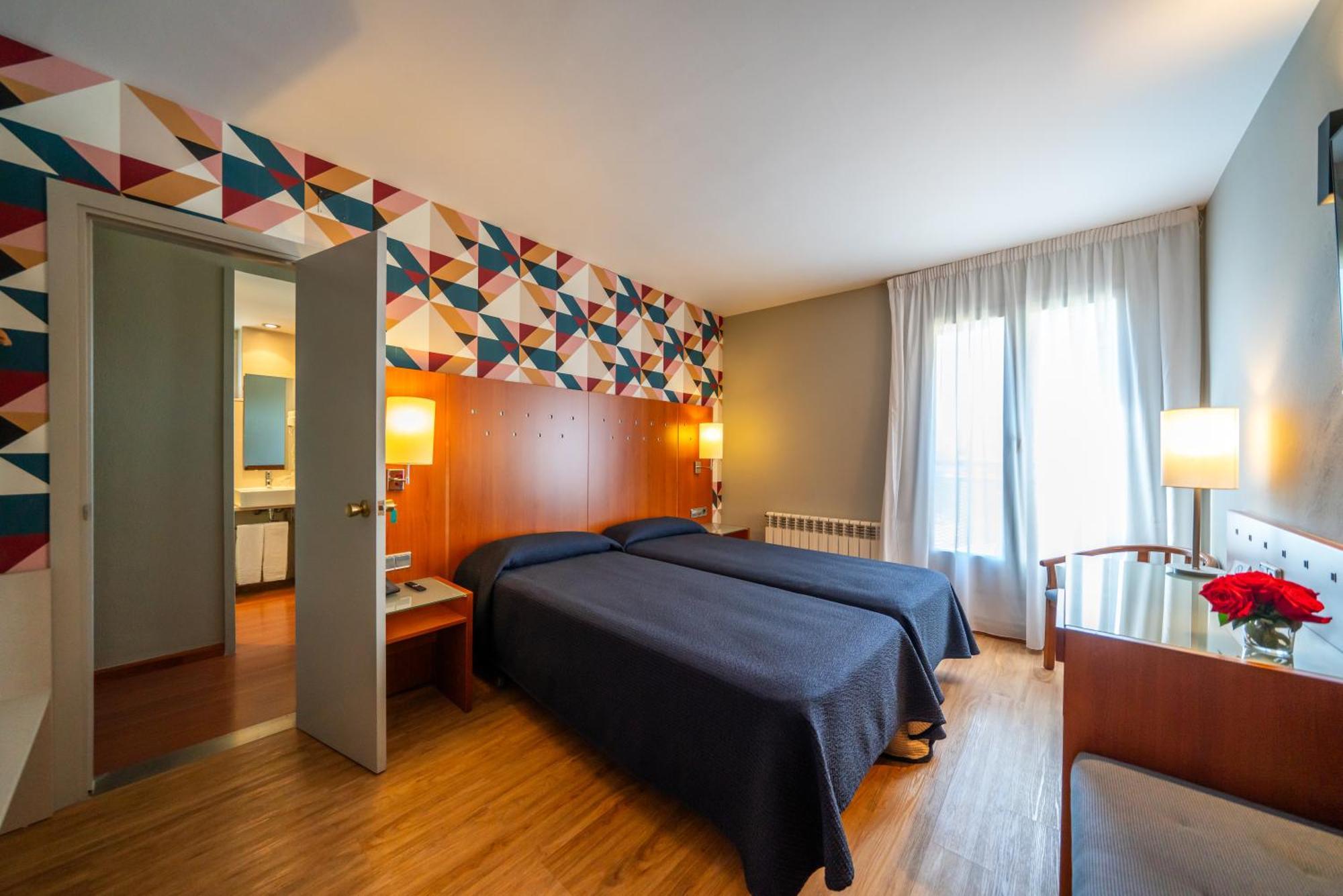 Hotel J. Balmes Vic Eksteriør bilde