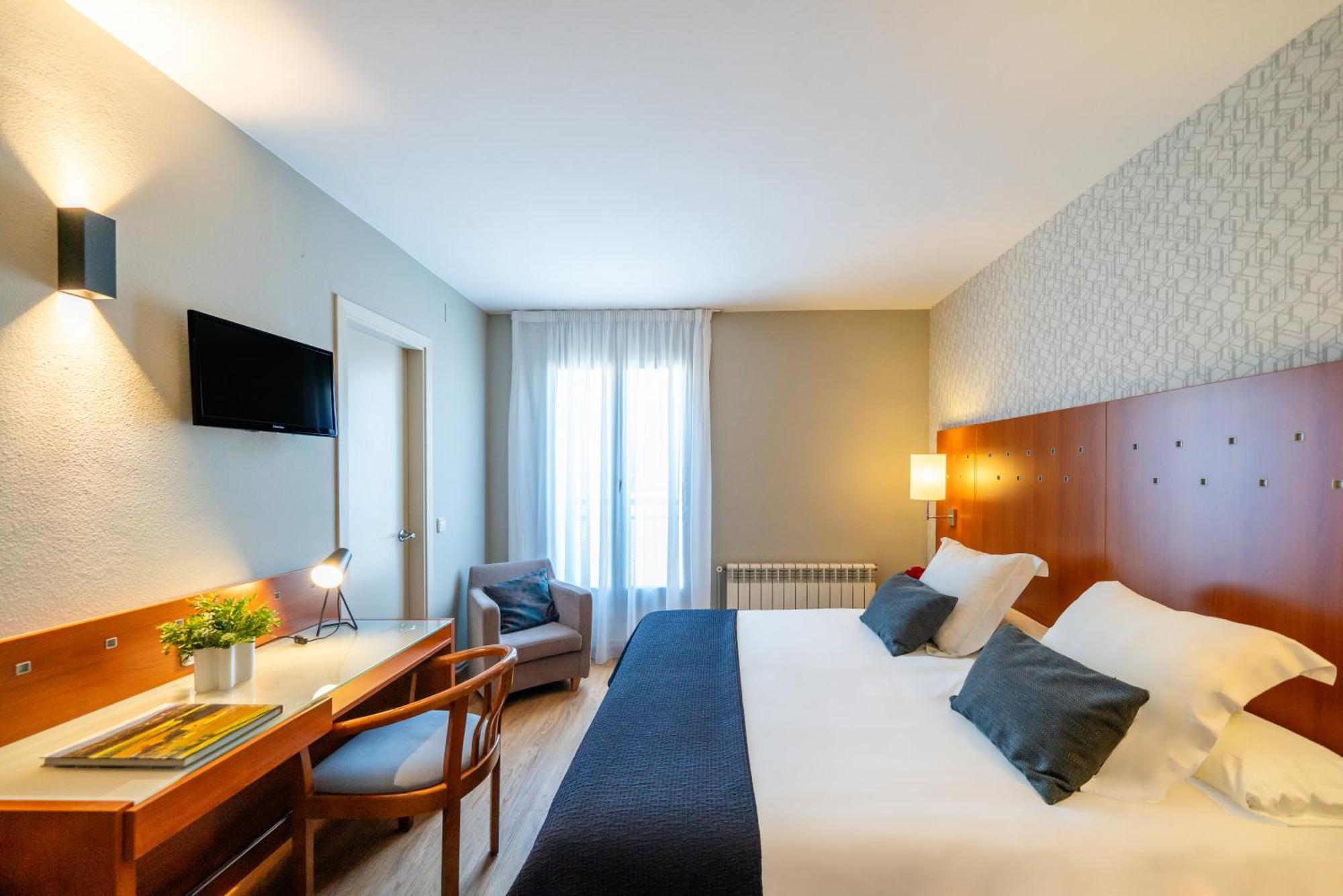 Hotel J. Balmes Vic Eksteriør bilde