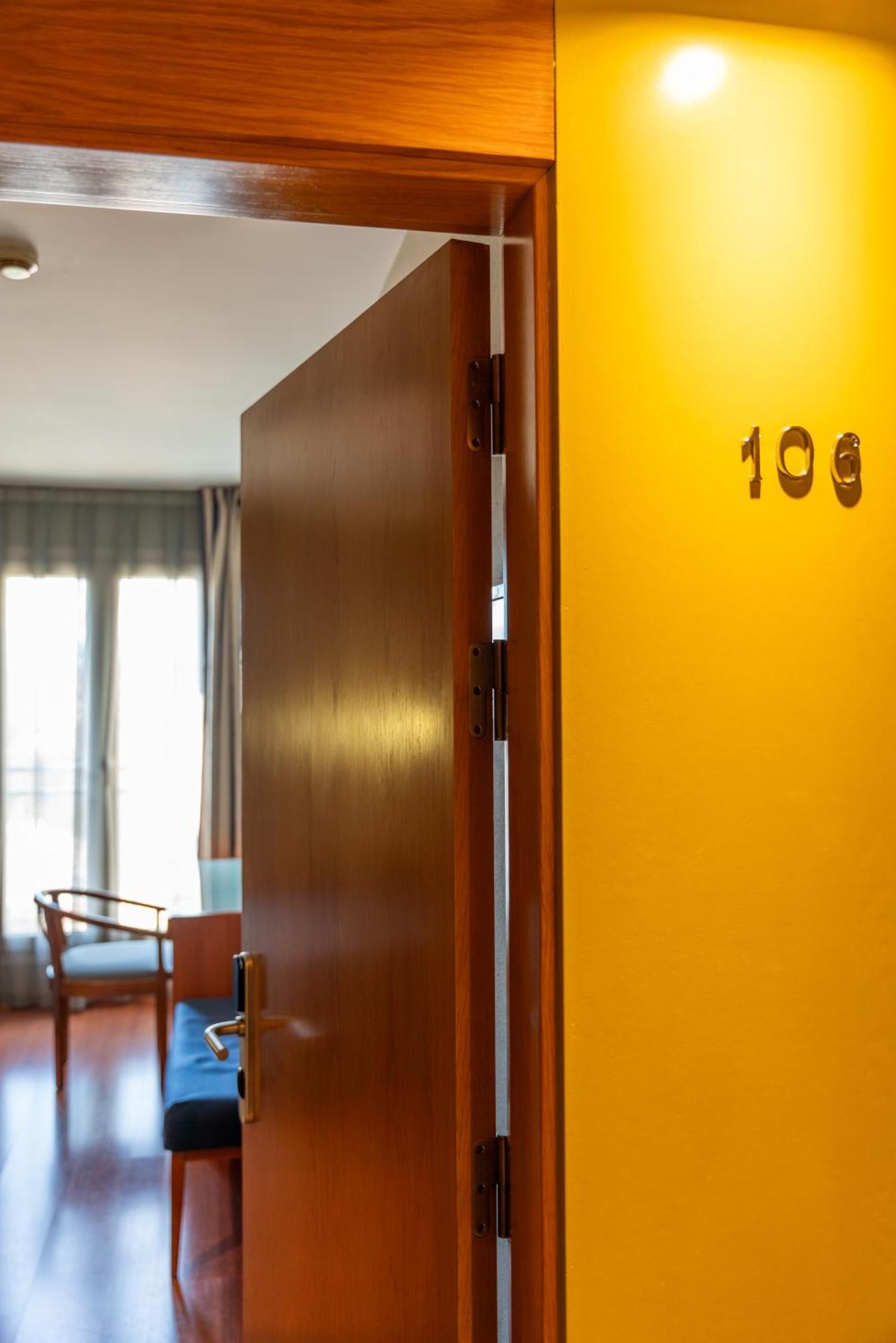 Hotel J. Balmes Vic Eksteriør bilde