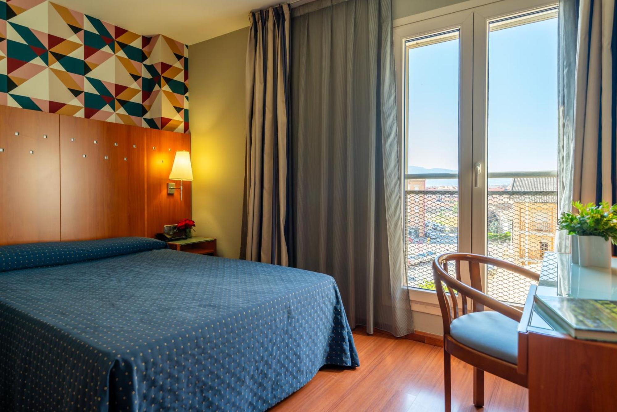Hotel J. Balmes Vic Eksteriør bilde
