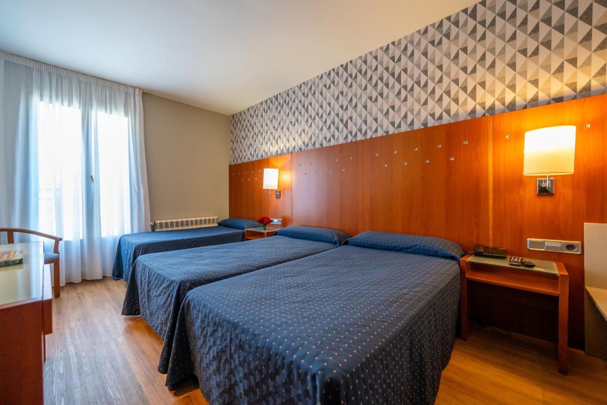 Hotel J. Balmes Vic Eksteriør bilde