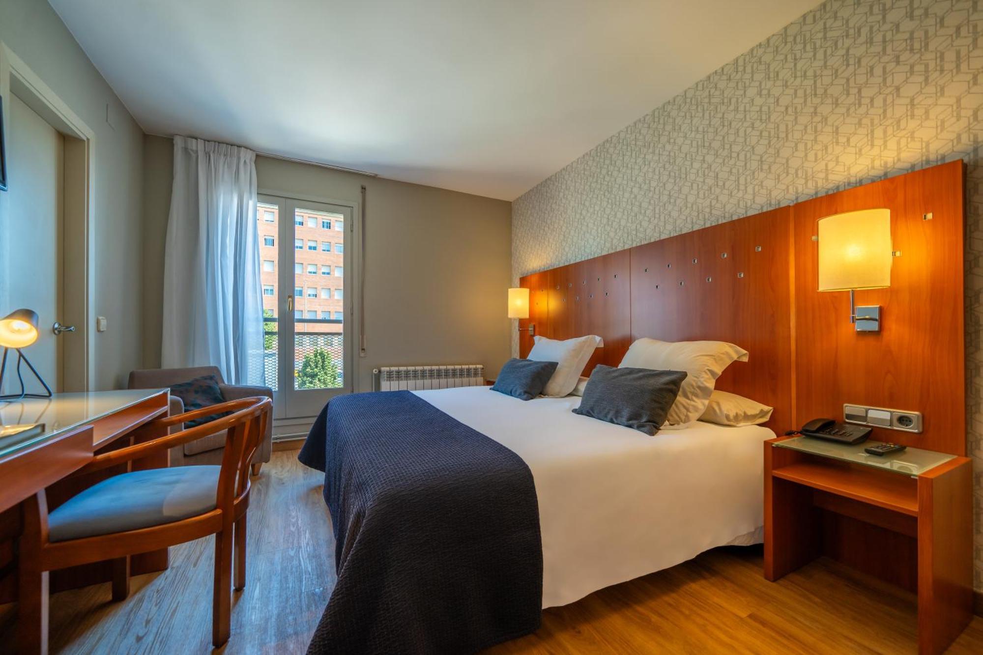 Hotel J. Balmes Vic Eksteriør bilde