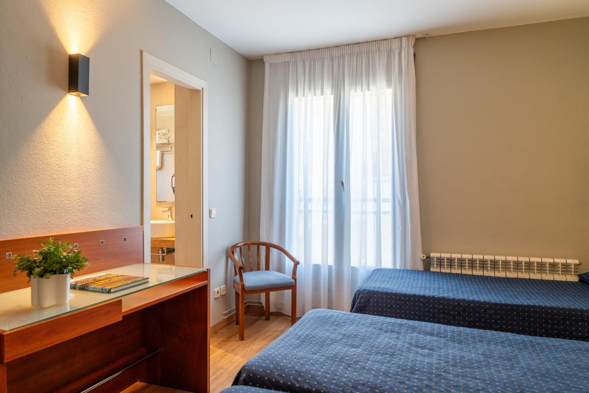 Hotel J. Balmes Vic Eksteriør bilde