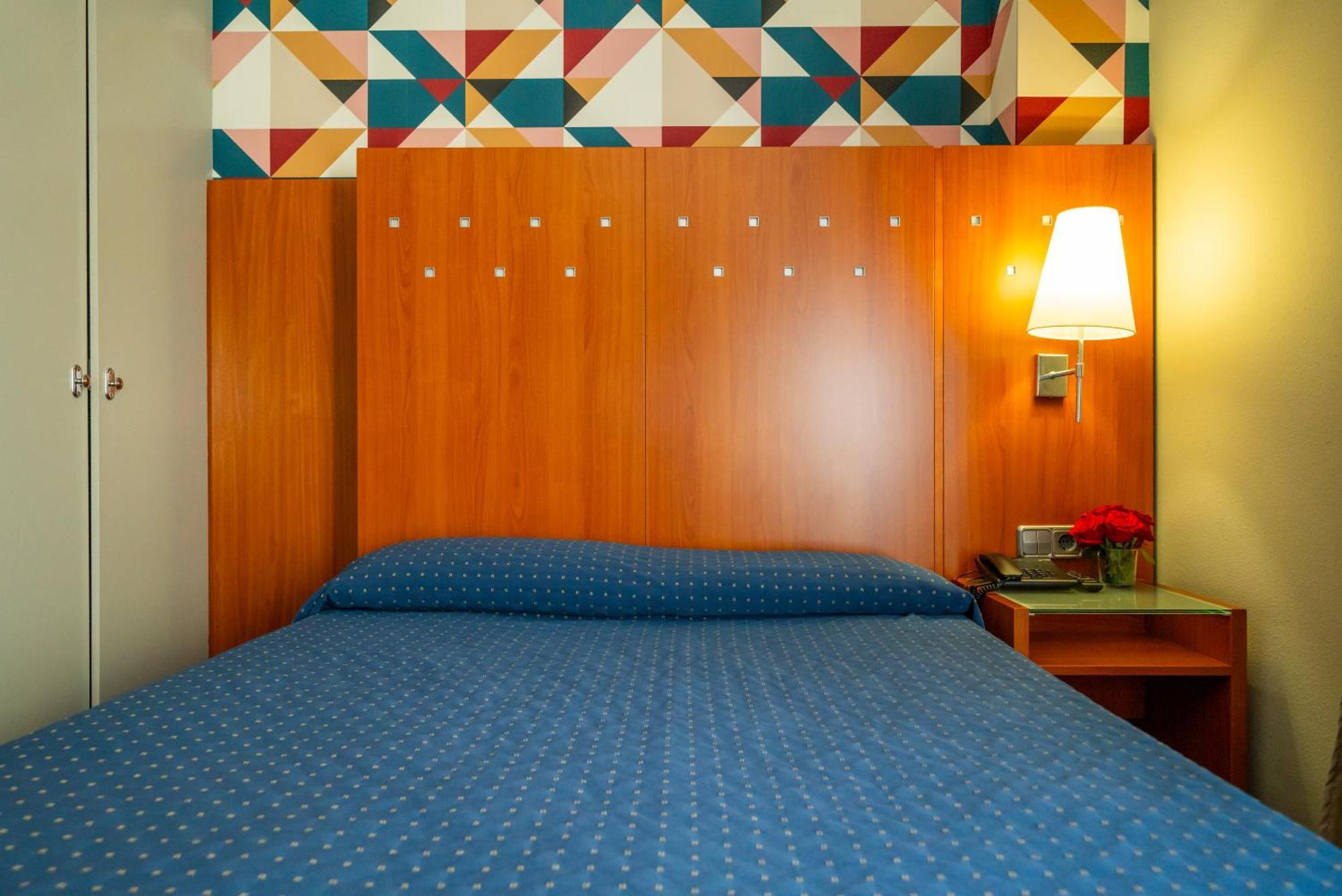 Hotel J. Balmes Vic Eksteriør bilde
