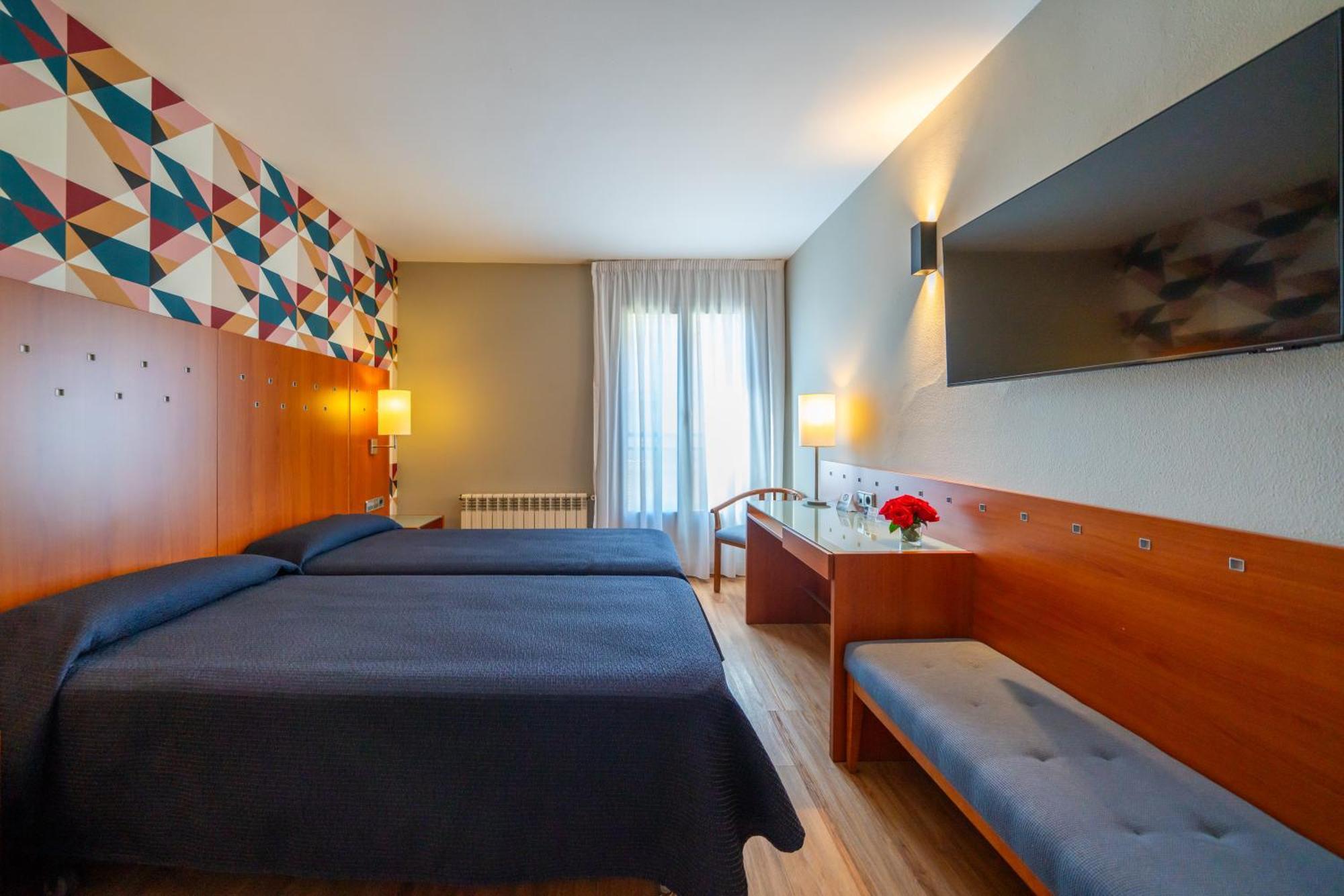 Hotel J. Balmes Vic Eksteriør bilde
