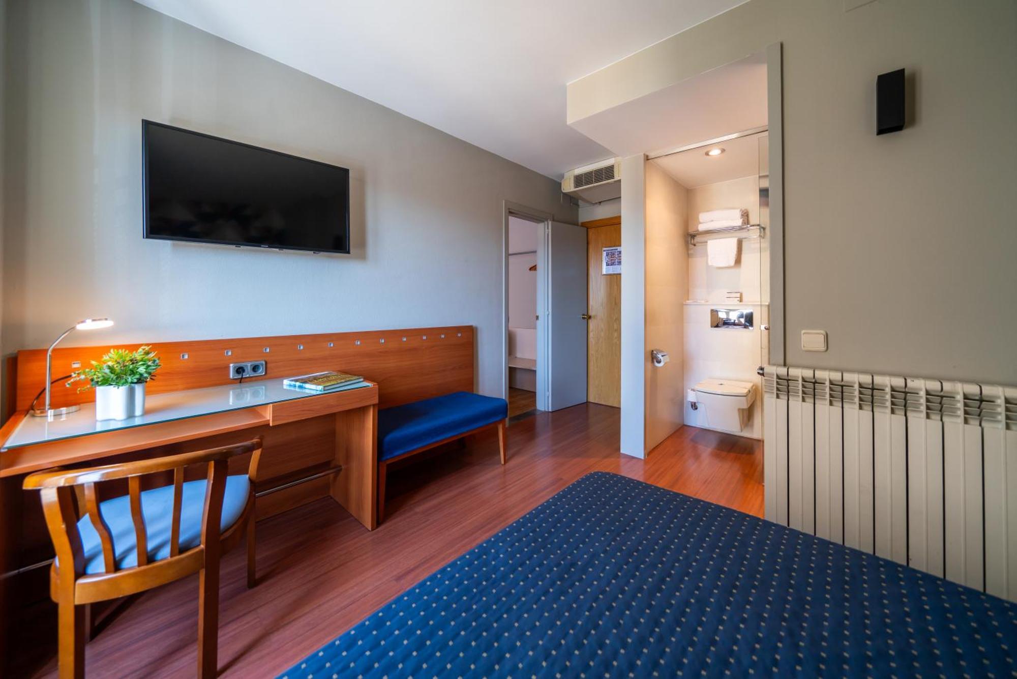 Hotel J. Balmes Vic Eksteriør bilde