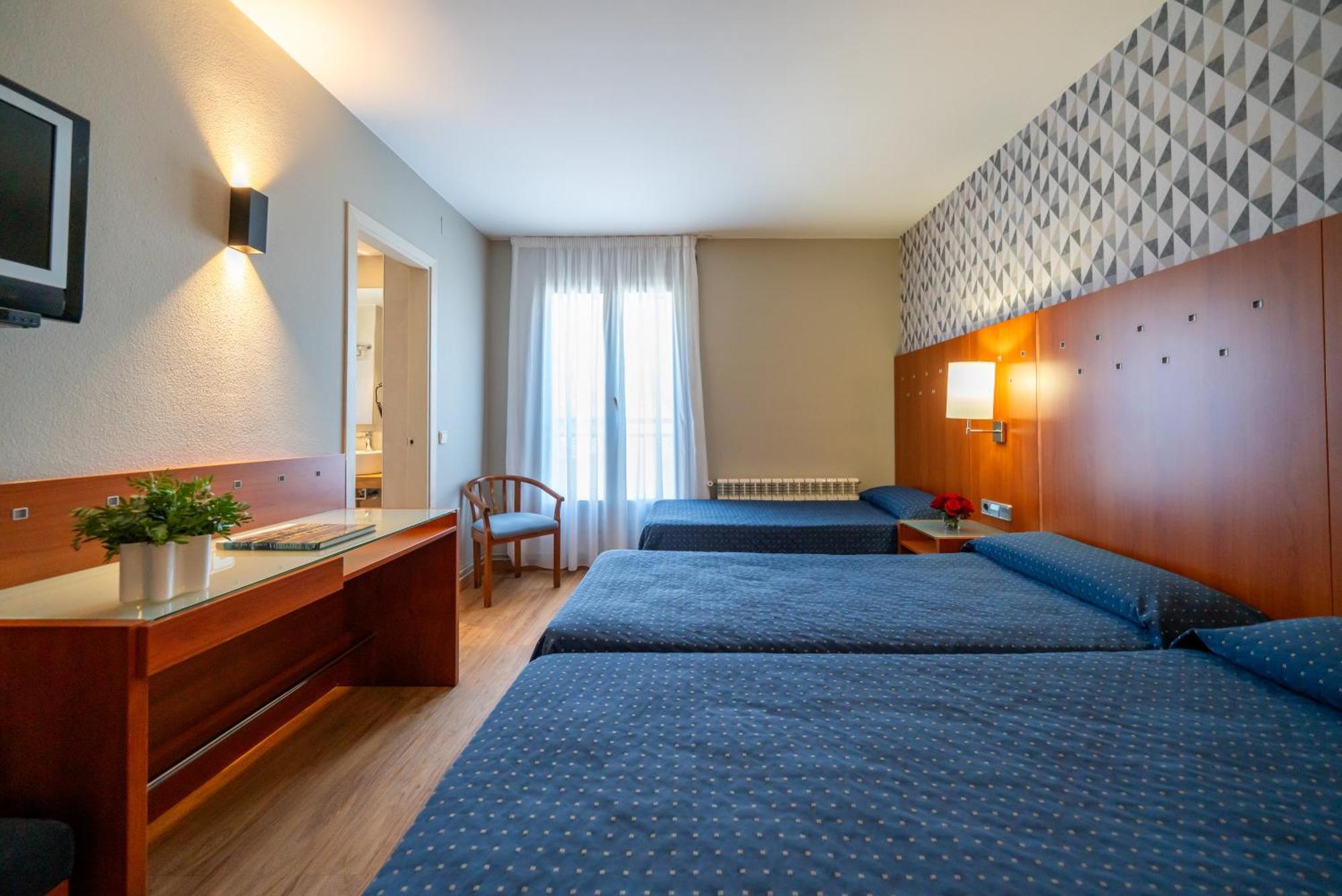 Hotel J. Balmes Vic Eksteriør bilde