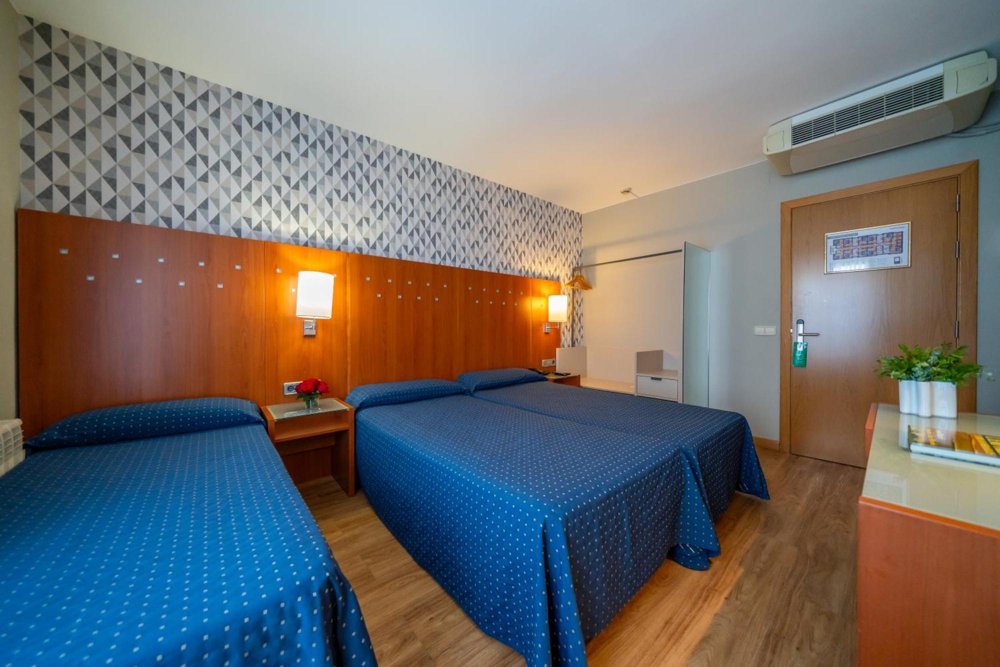 Hotel J. Balmes Vic Eksteriør bilde